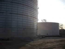 Biodigestore impianto BIOGAS 250 kWe per azienda agricola. Funzionamento totalmente con liquami bovini